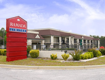 Executive Inn By Oyo Ridgeway I-77 Exterior photo