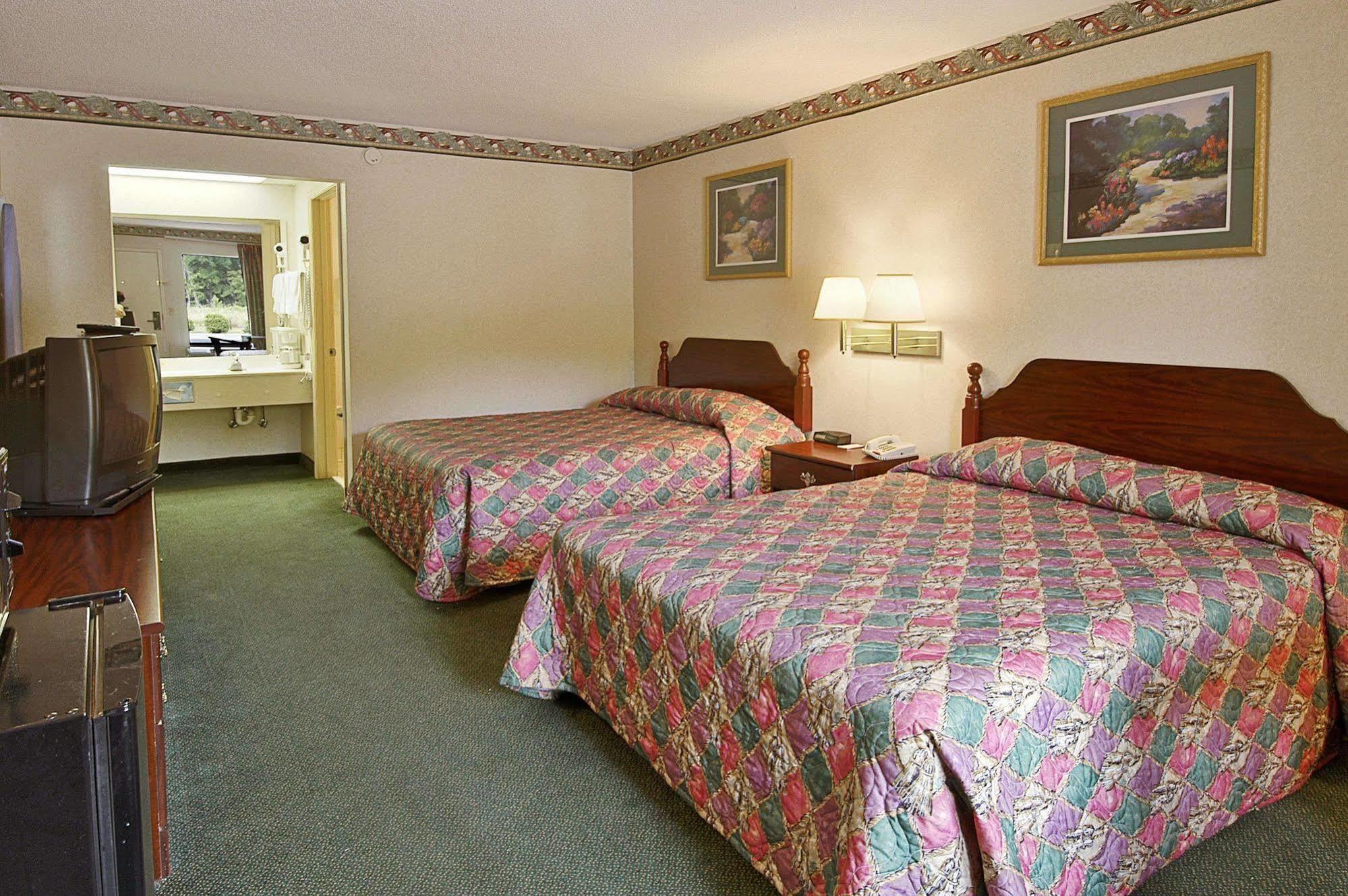 Executive Inn By Oyo Ridgeway I-77 Room photo