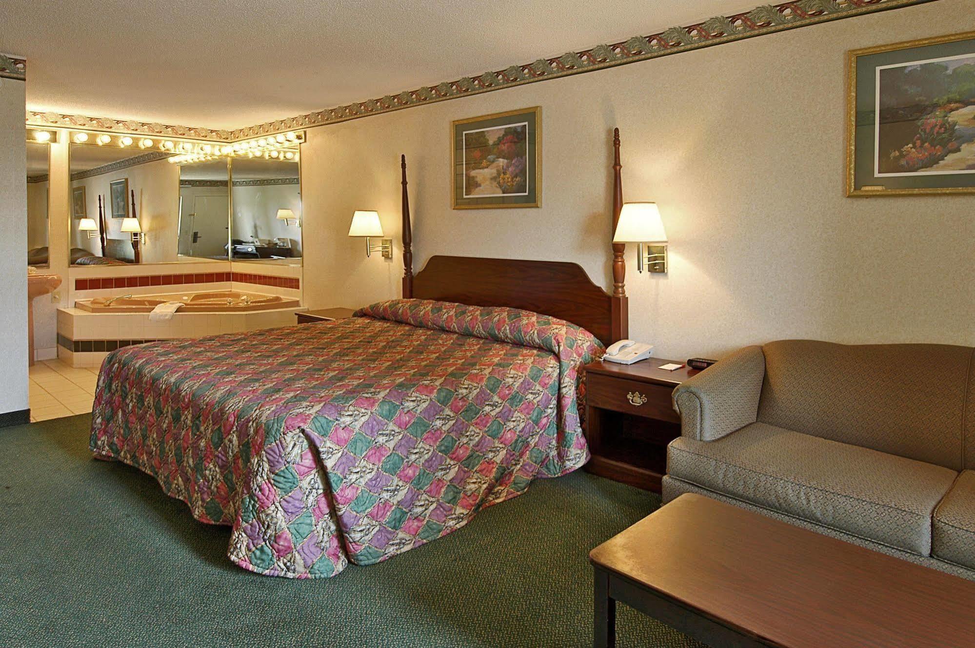 Executive Inn By Oyo Ridgeway I-77 Room photo